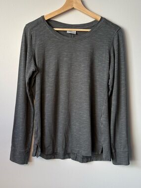 Columbia Grey Heather Long Sleeve Crewneck size Medium